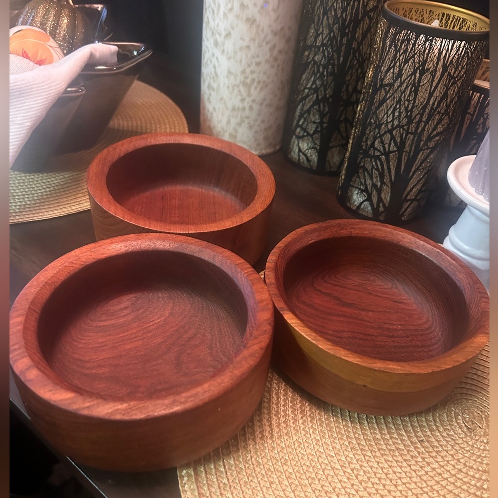 Wood salad bowls (3)